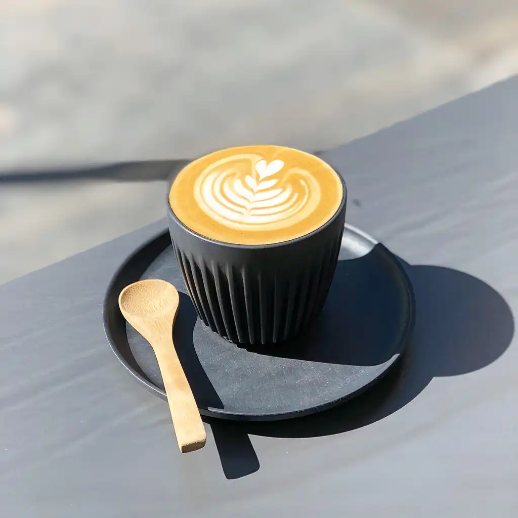 Coffee and lifestyle moments in a calm setting.